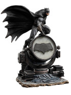 Zack Snyder's Justice League Deluxe Art Scale Statue 1/10 Batman on Batsignal 28 cm Hobby
